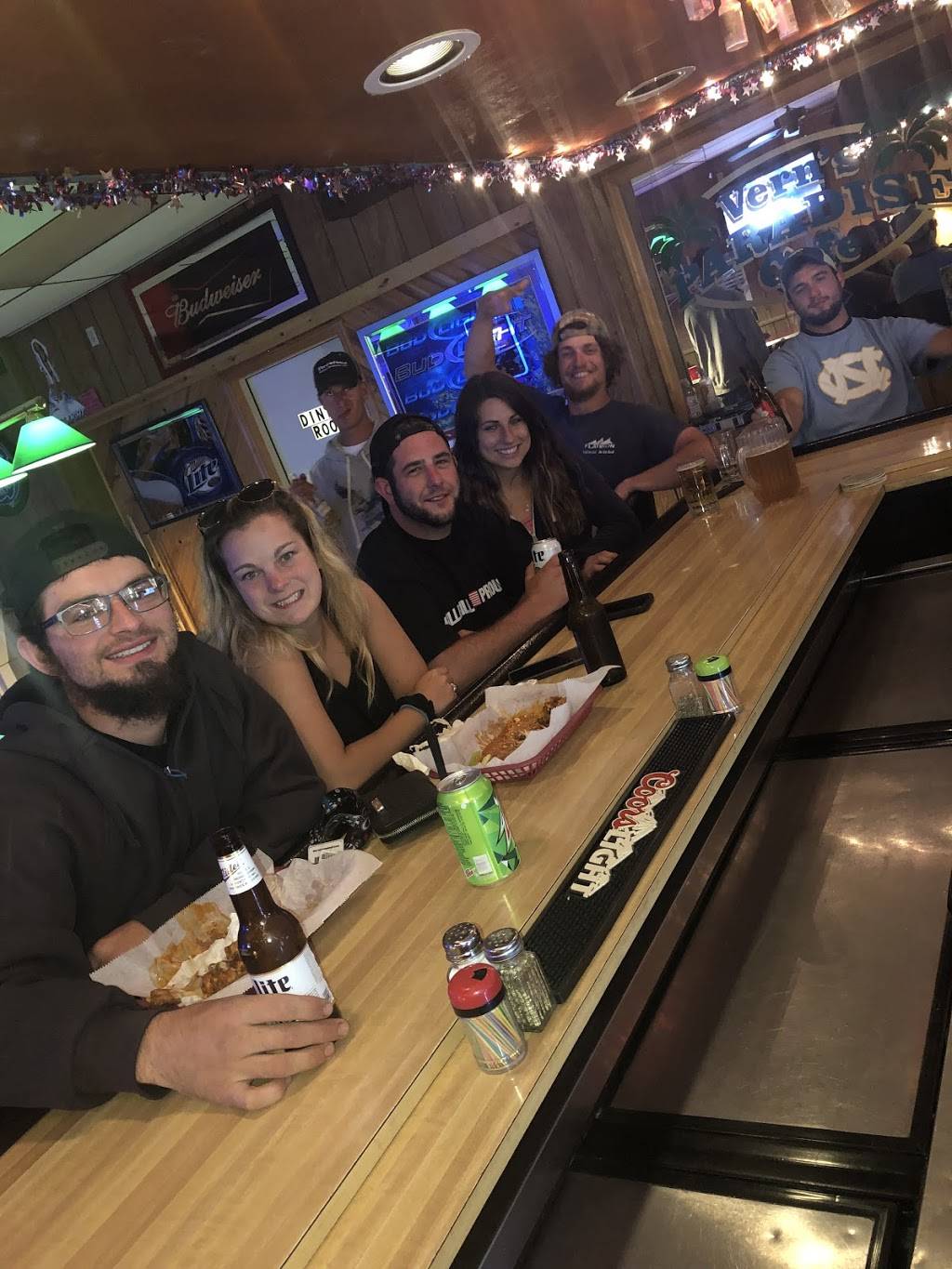 Verns Paradise Cafe LLC | restaurant | 1544 Washington Pike, Wellsburg, WV 26070, USA | 3047371148 OR +1 304-737-1148