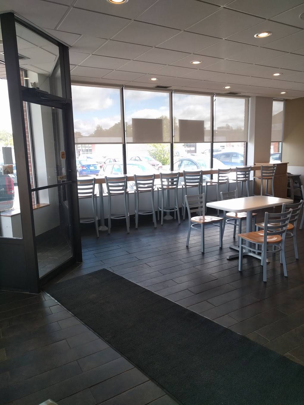 Mary Browns Chicken & Taters | restaurant | 17 Russell St W, Lindsay, ON K9V 2W5, Canada | 7053281802 OR +1 705-328-1802