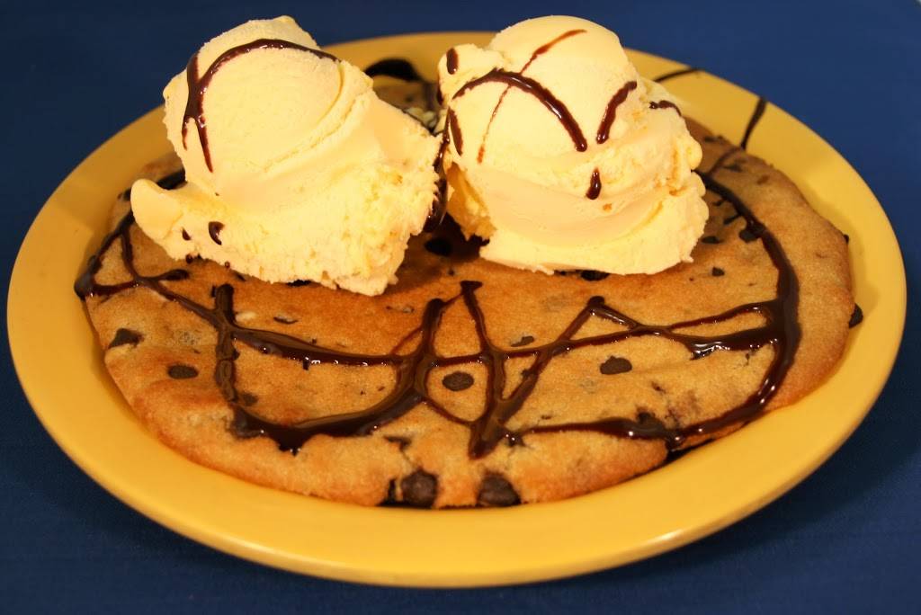 Firehouse Pizza & Pub | restaurant | 240 S Main St, East Peoria, IL 61611, USA | 3096989111 OR +1 309-698-9111