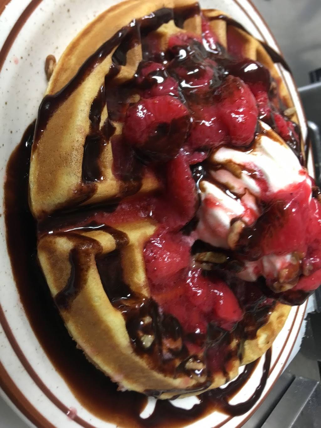 Muscatine Family Restaurant | restaurant | 1903 Park Ave, Muscatine, IA 52761, USA | 5632635490 OR +1 563-263-5490