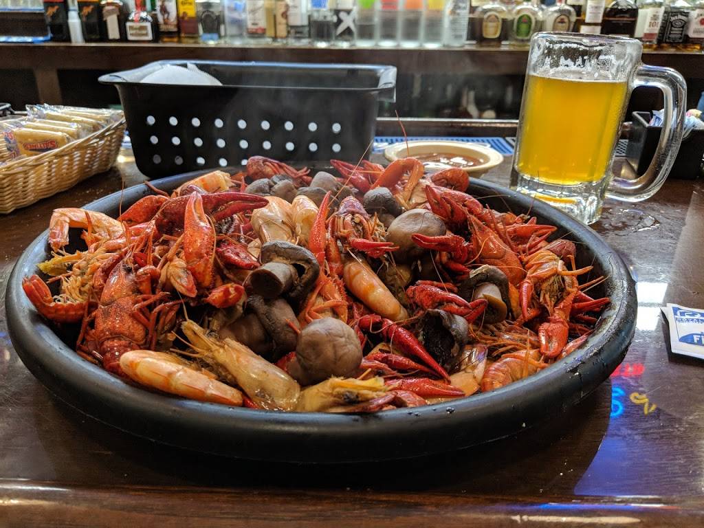 Harbor Seafood & Oyster Bar | restaurant | 3201 Williams Blvd, Kenner, LA 70065, USA | 5044436454 OR +1 504-443-6454