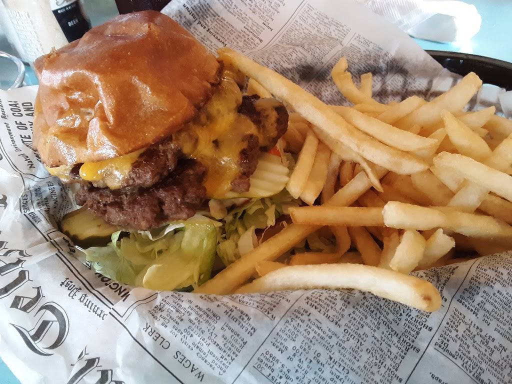 Tillys Tiki Bar and Grill | restaurant | 1476 Harbor Light Marina Rd, Lavonia, GA 30553, USA | 7063560727 OR +1 706-356-0727