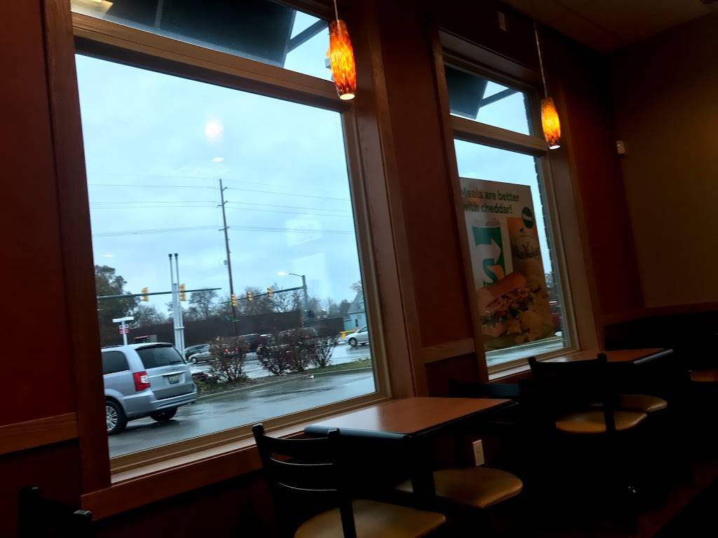 Subway | restaurant | 130 S Main St, Freeland, MI 48623, USA | 9896952105 OR +1 989-695-2105