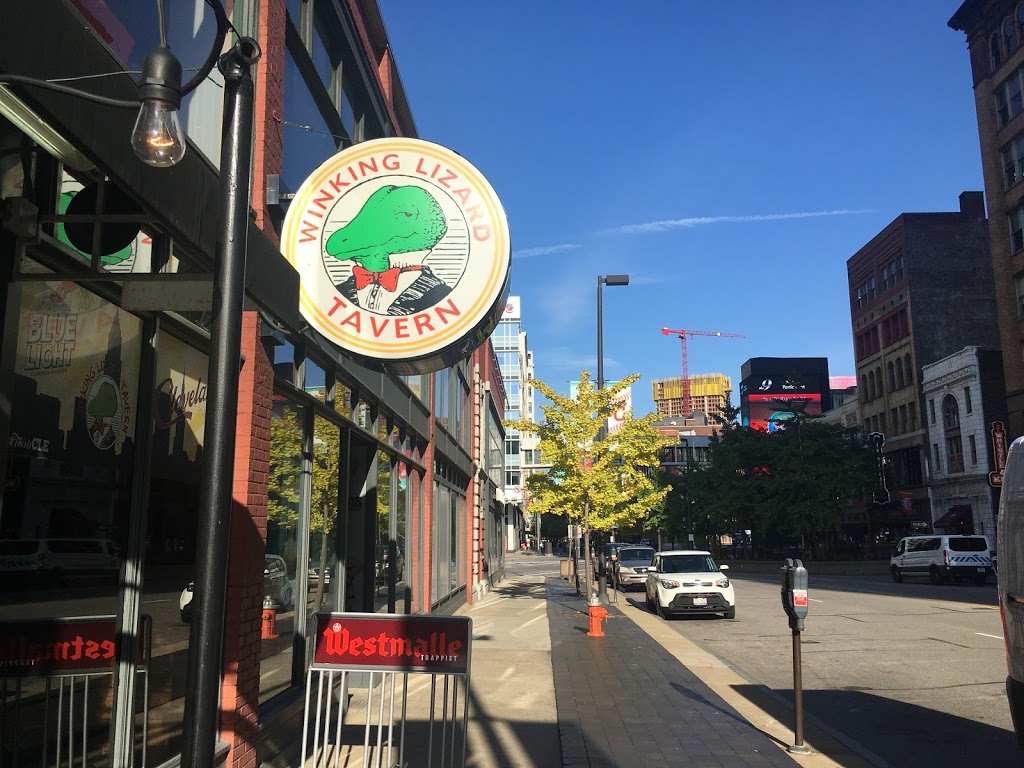 Winking Lizard Gateway | restaurant | 811 Huron Rd E, Cleveland, OH 44115, USA | 2165890313 OR +1 216-589-0313