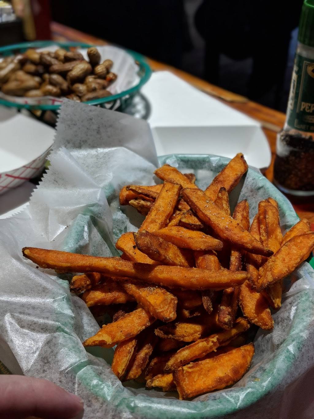 Charanns Tavern | restaurant | 6748 Memorial Hwy, Tampa, FL 33615, USA | 8138861199 OR +1 813-886-1199