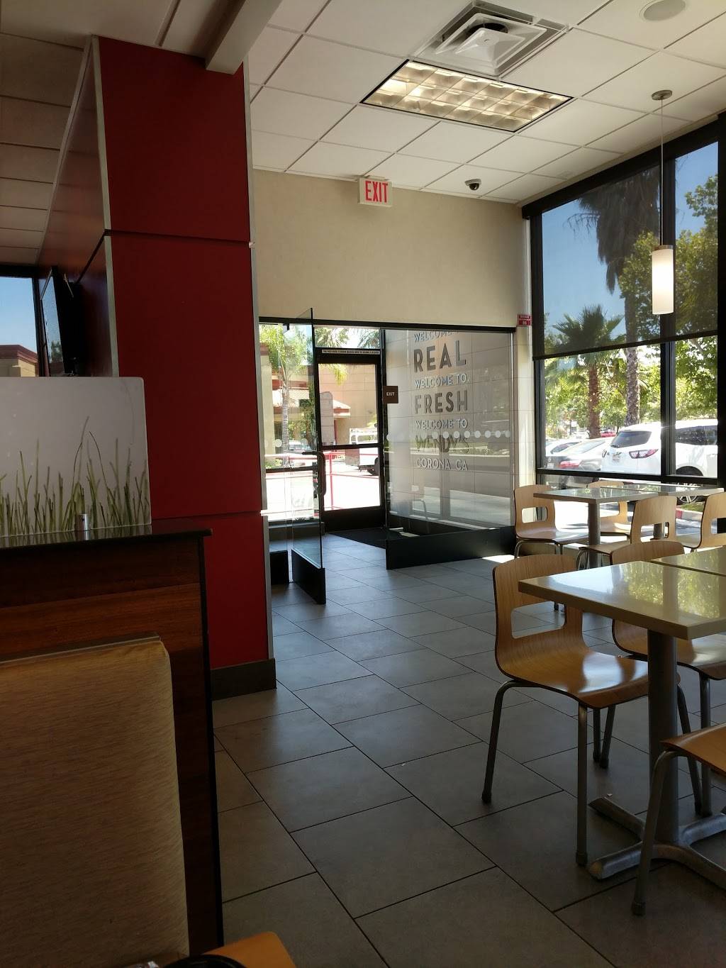 Wendys | restaurant | 401 N McKinley St, Corona, CA 92879, USA | 9513728216 OR +1 951-372-8216