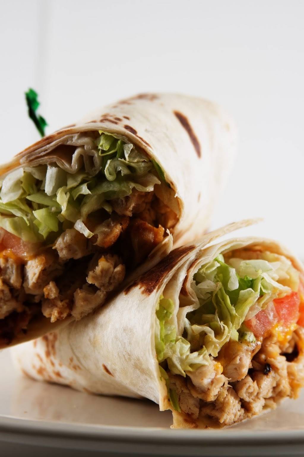 Johnny Js Pub & Grille, Lakes | restaurant | 3333 Manchester Rd # 3, Akron, OH 44319, USA | 3306447229 OR +1 330-644-7229