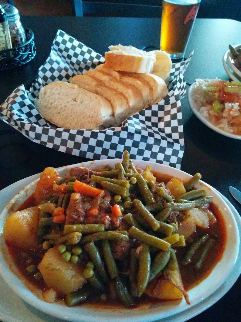 Chriss | restaurant | 1111 W 4th St, Ontario, OH 44906, USA | 4197755670 OR +1 419-775-5670