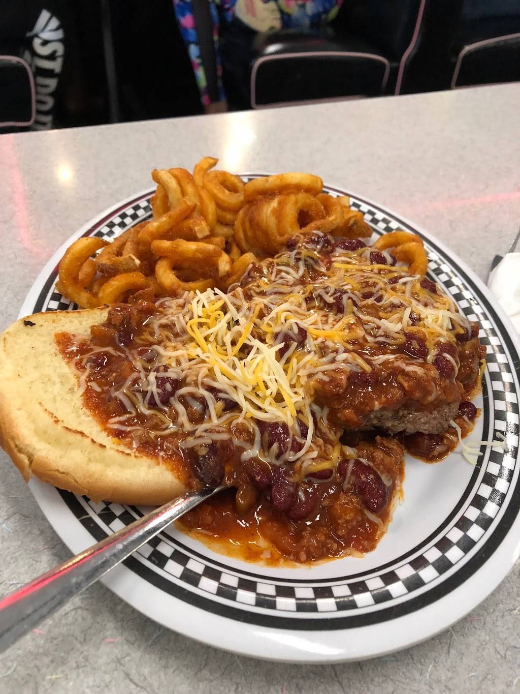 The 50s Diner | restaurant | 4700 N University St, Peoria, IL 61614, USA | 3096926300 OR +1 309-692-6300