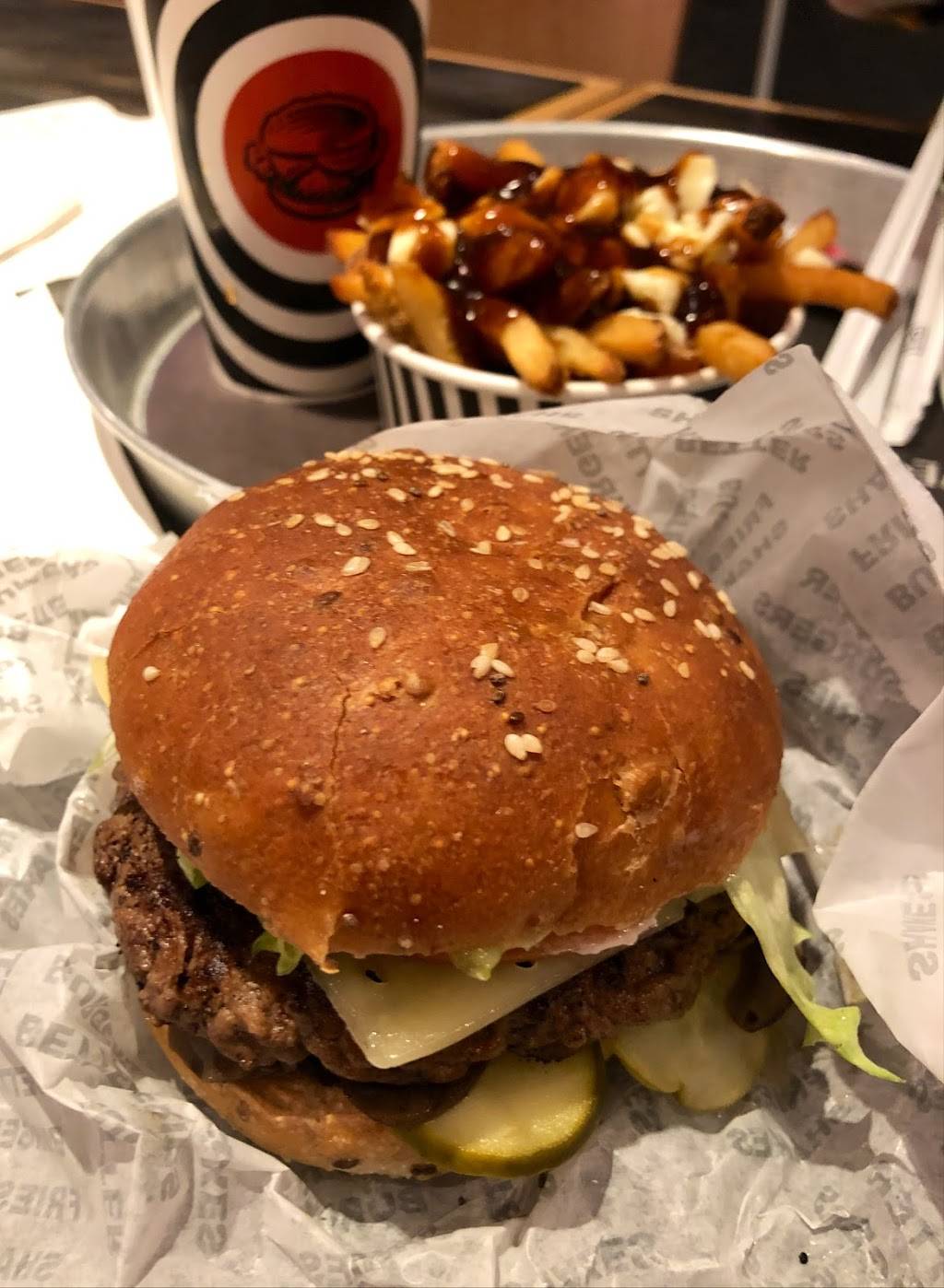 South St. Burger | restaurant | 2901 Bayview Ave, North York, ON M2K 1E6, Canada | 6473501518 OR +1 647-350-1518