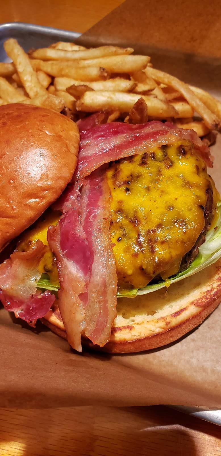 BJs Restaurant & Brewhouse | restaurant | 5500 Grossmont Blvd, La Mesa, CA 91942, USA | 6195897222 OR +1 619-589-7222