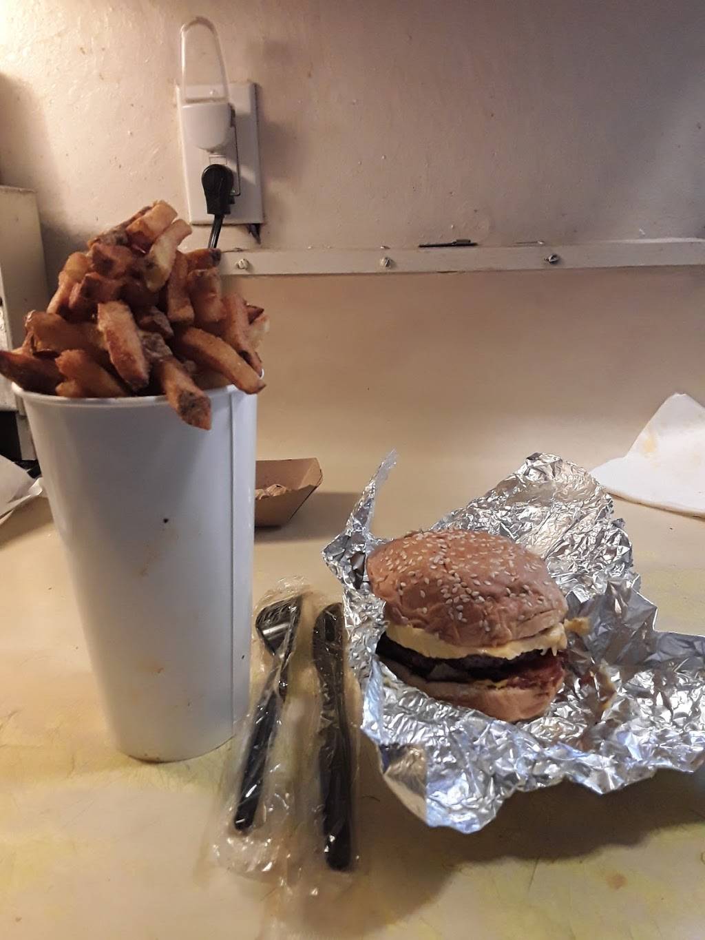 Five Guys | meal takeaway | 3640B Lake Tahoe Blvd, South Lake Tahoe, CA 96150, USA | 5304949031 OR +1 530-494-9031