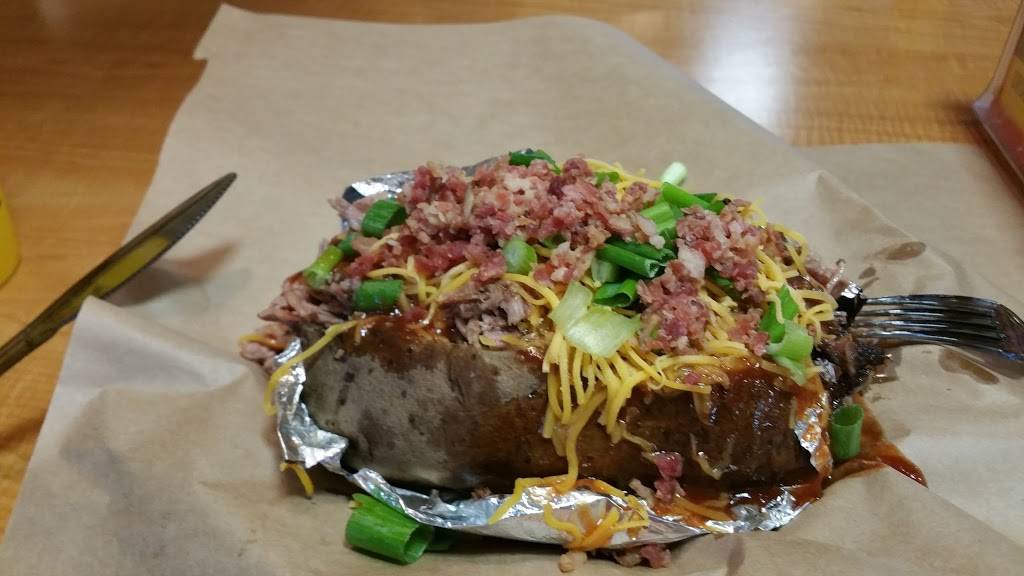 Dickeys Barbecue Pit | restaurant | 2540 Granite Ln, Lebanon, MO 65536, USA | 4175324227 OR +1 417-532-4227