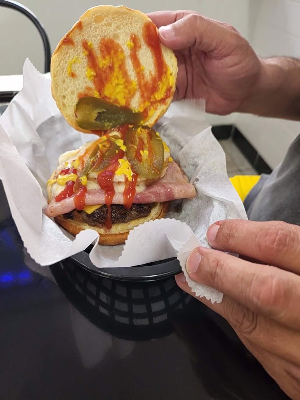 burger bite | restaurant | 1500 W Devon Ave, Chicago, IL 60660, USA | 7737540794 OR +1 773-754-0794