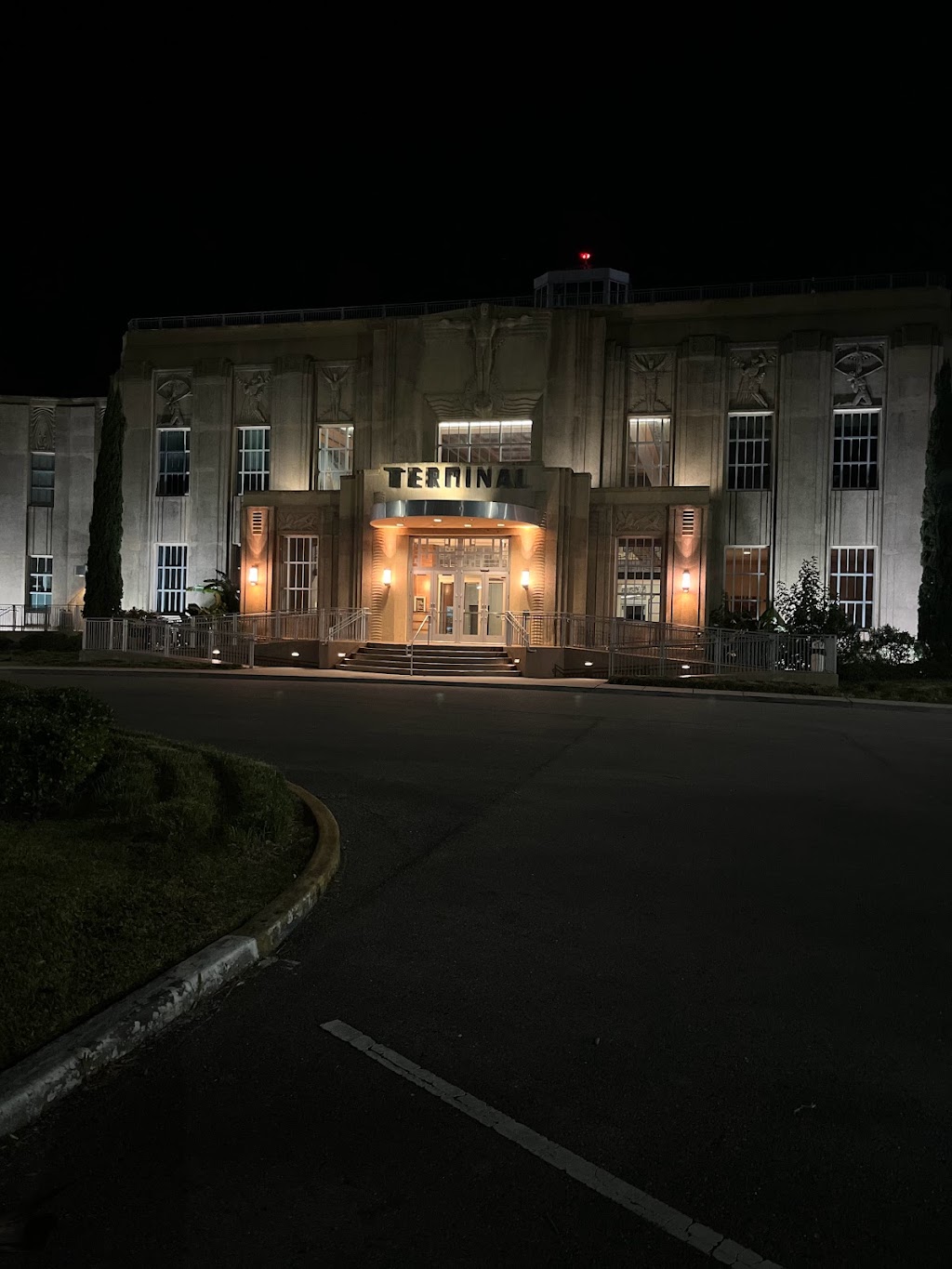 Messinas Runway Cafe | cafe | New Orleans Lakefront Airport, Terminal, 6001 Stars and Stripes Blvd Ste. 3, New Orleans, LA 70126, USA | 5042415300 OR +1 504-241-5300