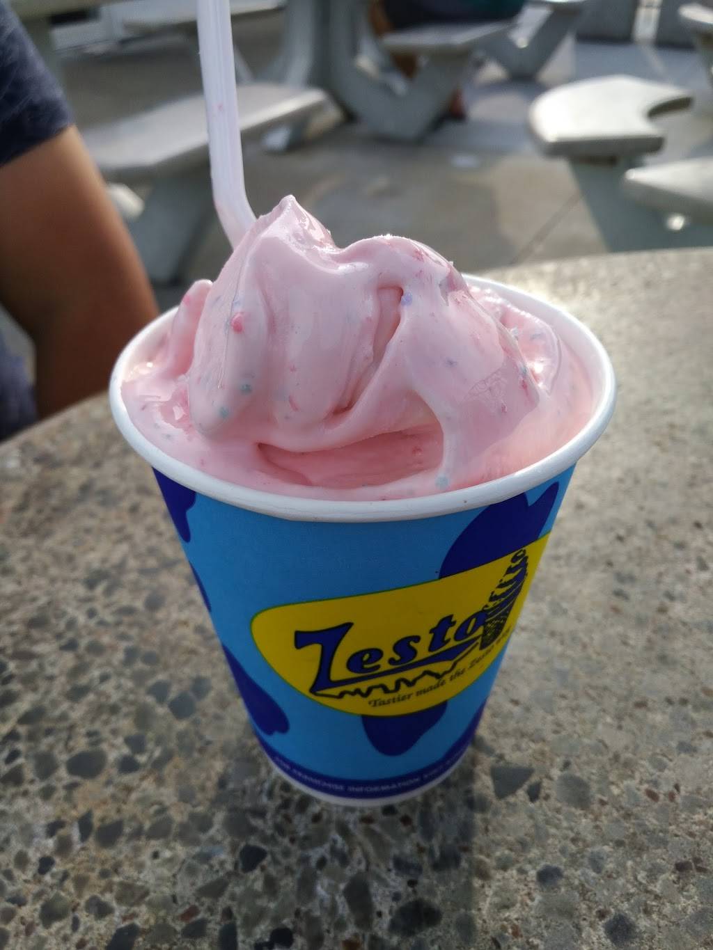 Chillers Ice Cream | restaurant | 7601 IN-60, Sellersburg, IN 47172, USA | 8122484071 OR +1 812-248-4071