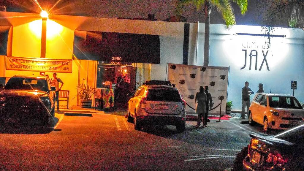 Campus JAX | restaurant | 3950 Campus Dr, Newport Beach, CA 92660, USA | 9492616270 OR +1 949-261-6270