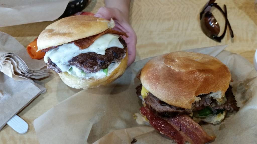 Angus McCurdys | restaurant | 34541 Yucaipa Blvd, Yucaipa, CA 92399, USA | 9097976580 OR +1 909-797-6580