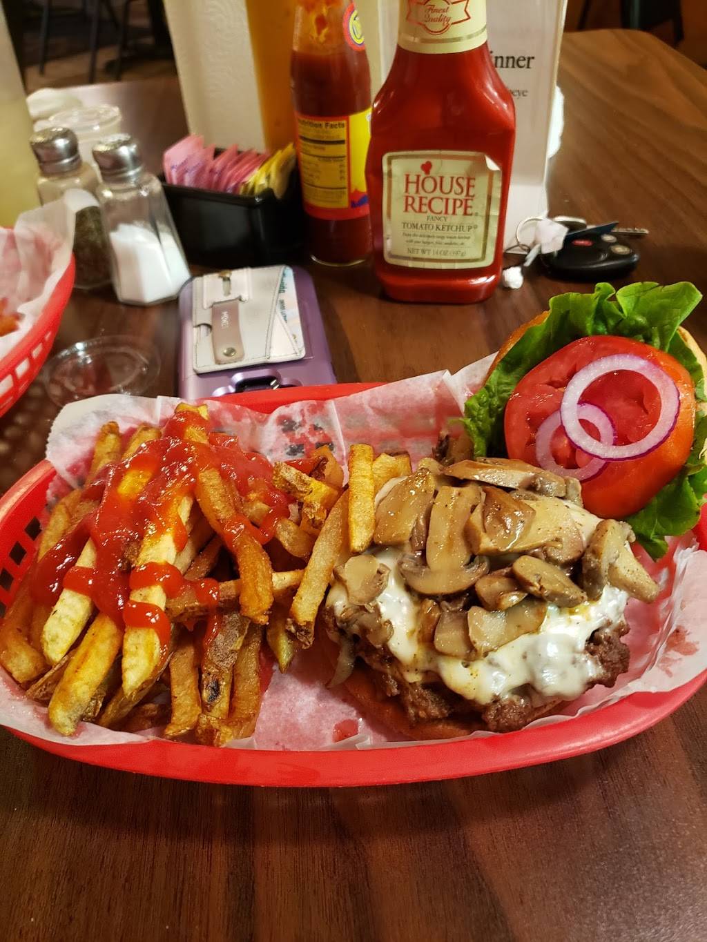 Baskets | restaurant | 92 Gin Site Dr, Caledonia, MS 39740, USA | 6623564040 OR +1 662-356-4040