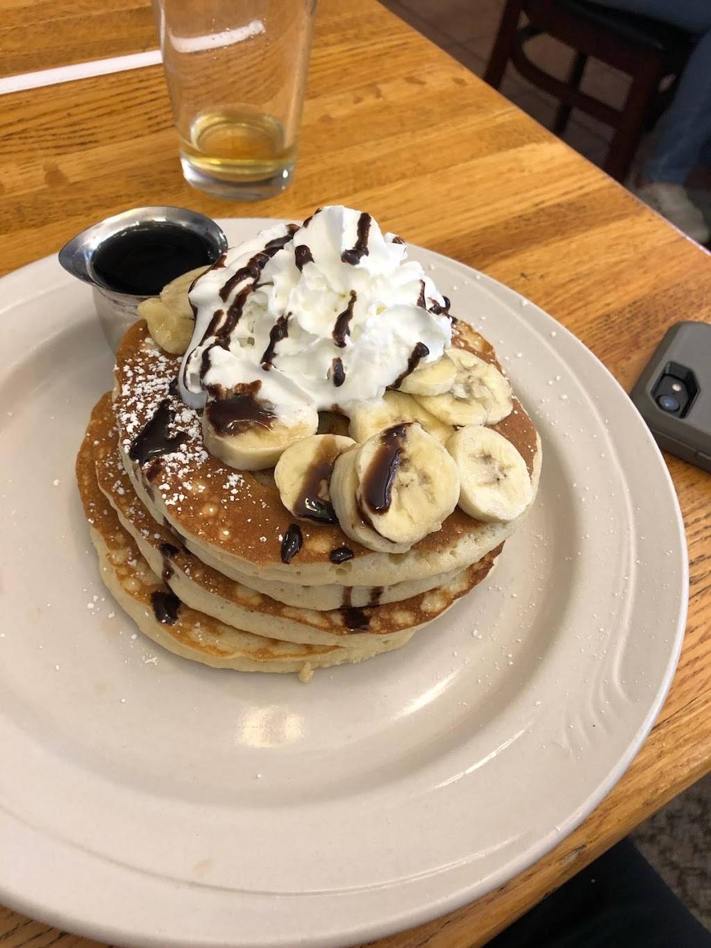 Red Apple House of Pancakes | restaurant | 2616 Shelden St, Warsaw, IN 46582, USA | 5742673007 OR +1 574-267-3007