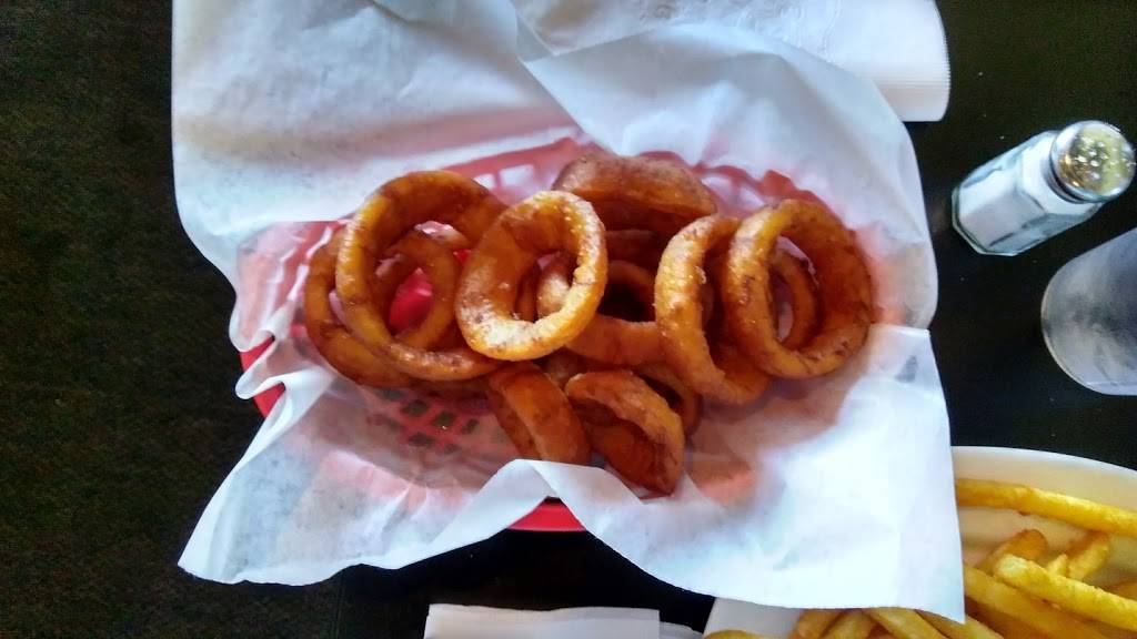 Brewtown Eatery Bar & Grill | restaurant | 5121 W Howard Ave, Milwaukee, WI 53220, USA | 4143213900 OR +1 414-321-3900