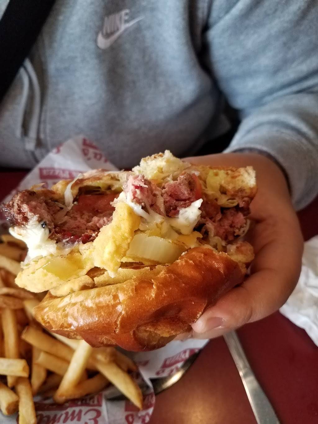 Emmas Pub & Pizza | restaurant | 1420 Pleasant St, Bridgewater, MA 02324, USA | 5086978815 OR +1 508-697-8815