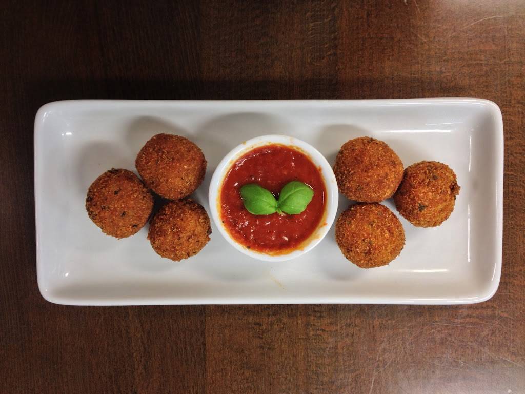 Simonini Gourmet | restaurant | 226 W Cleveland Rd, Granger, IN 46530, USA | 5748553147 OR +1 574-855-3147