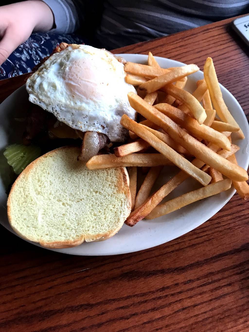 Green Lantern Restaurant | restaurant | 4412 Siggelkow Rd, McFarland, WI 53558, USA | 6088384730 OR +1 608-838-4730