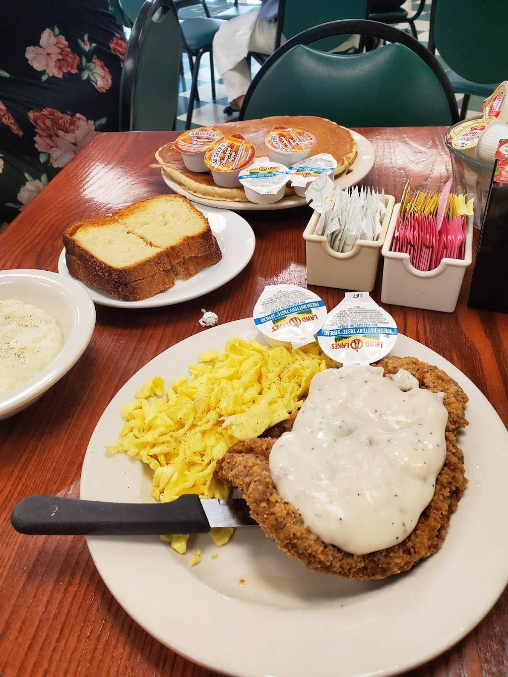 Bear E Patch Cafe West | restaurant | 1980-A, Ashley River Rd, Charleston, SC 29407, USA | 8437666490 OR +1 843-766-6490