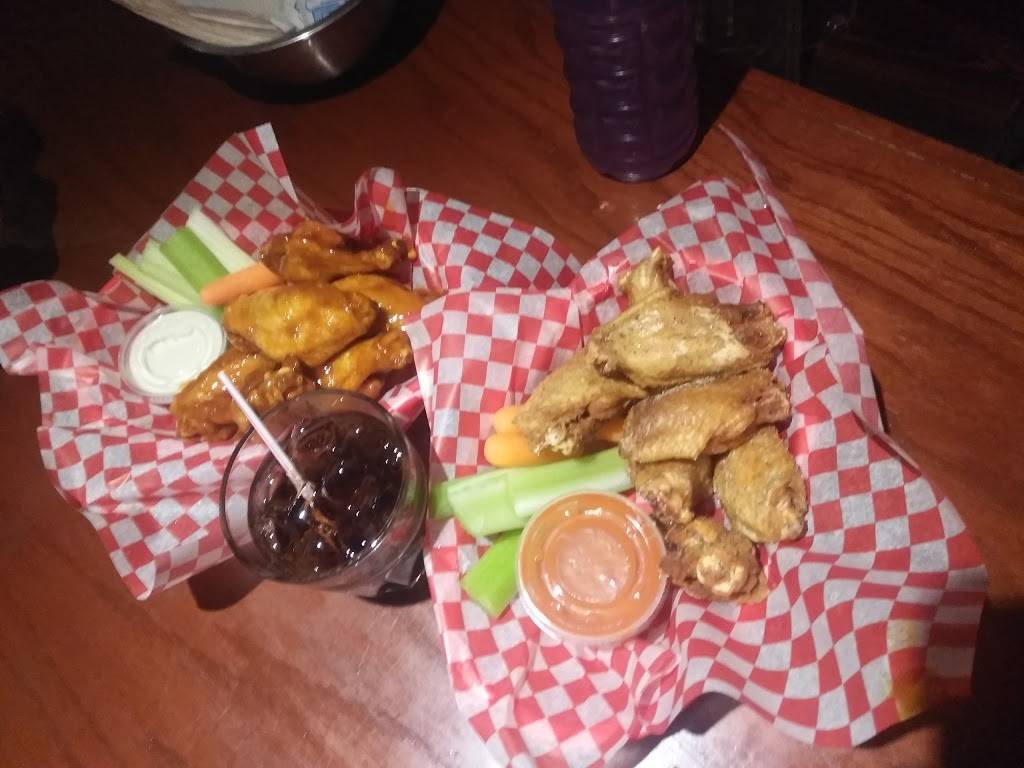 Queenstons Grill N Pub | restaurant | 216 Queenston St, St. Catharines, ON L2P 2W8, Canada | 9056828841 OR +1 905-682-8841