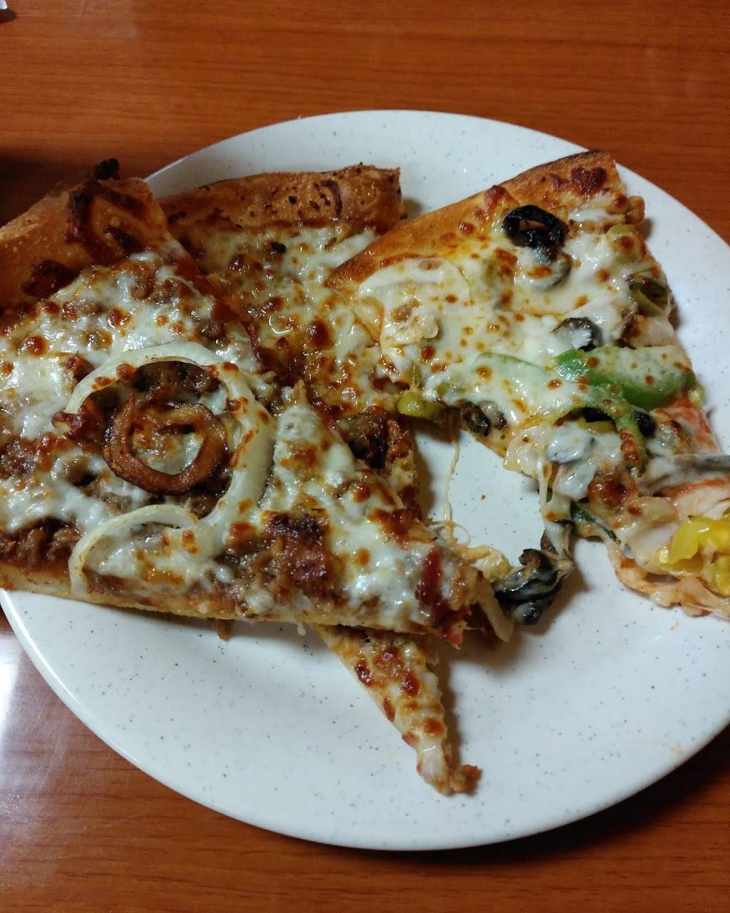 Giovannis Pizza | restaurant | 1418 Hustonville Rd, Danville, KY 40422, USA | 8592361455 OR +1 859-236-1455
