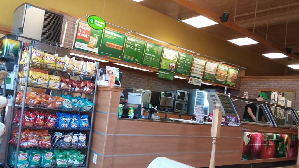Subway Restaurants | restaurant | 401 Bridge St, Charlevoix, MI 49720, USA | 2315476699 OR +1 231-547-6699