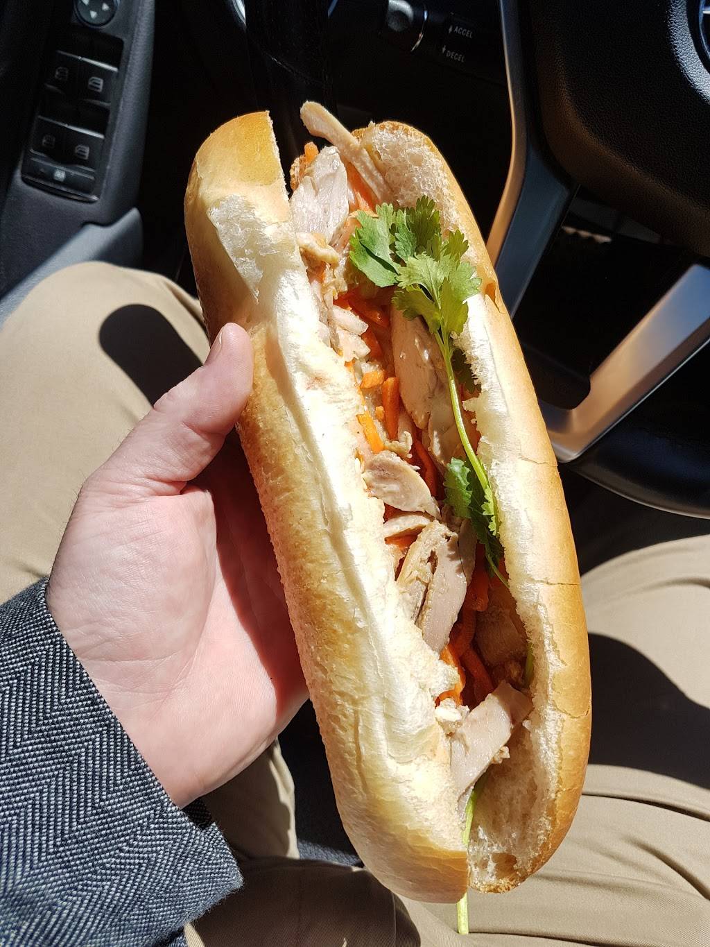 Banh Mi Store 3 Dundas | restaurant | 888 Dundas St E, Mississauga, ON L4Y 2B8, Canada | 9052750988 OR +1 905-275-0988
