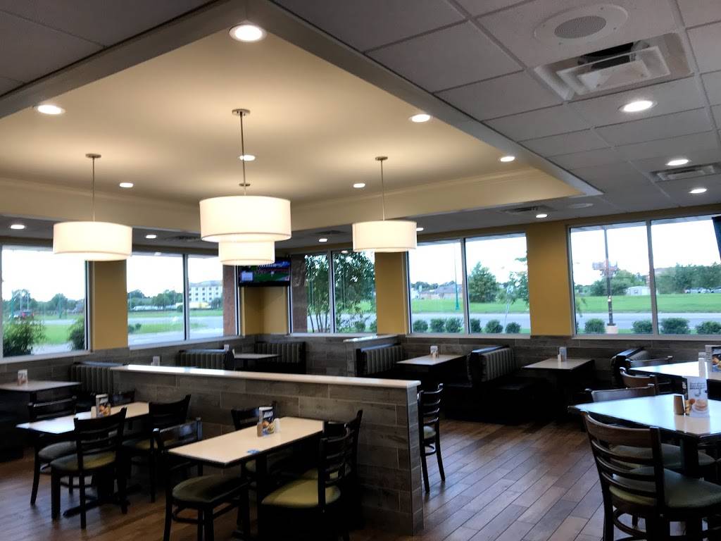 Bojangles Famous Chicken n Biscuits | restaurant | 9066 Eastchase Pkwy, Montgomery, AL 36117, USA | 3343567375 OR +1 334-356-7375