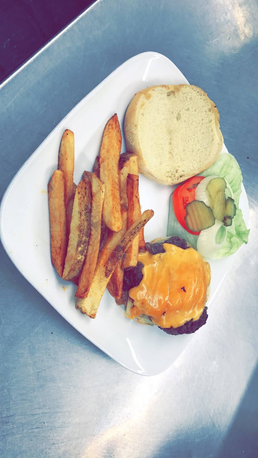 Gracie Bs | restaurant | 218 W Hill St, Thomson, GA 30824, USA | 7069628308 OR +1 706-962-8308