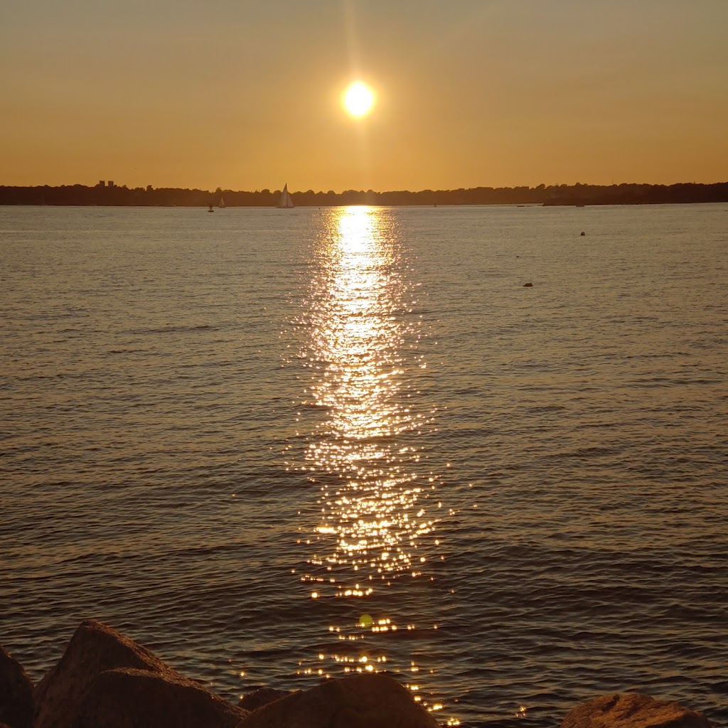 The Pineapple Club | restaurant | 1 Goat Island Rd, Newport, RI 02840, USA | 4018492600 OR +1 401-849-2600