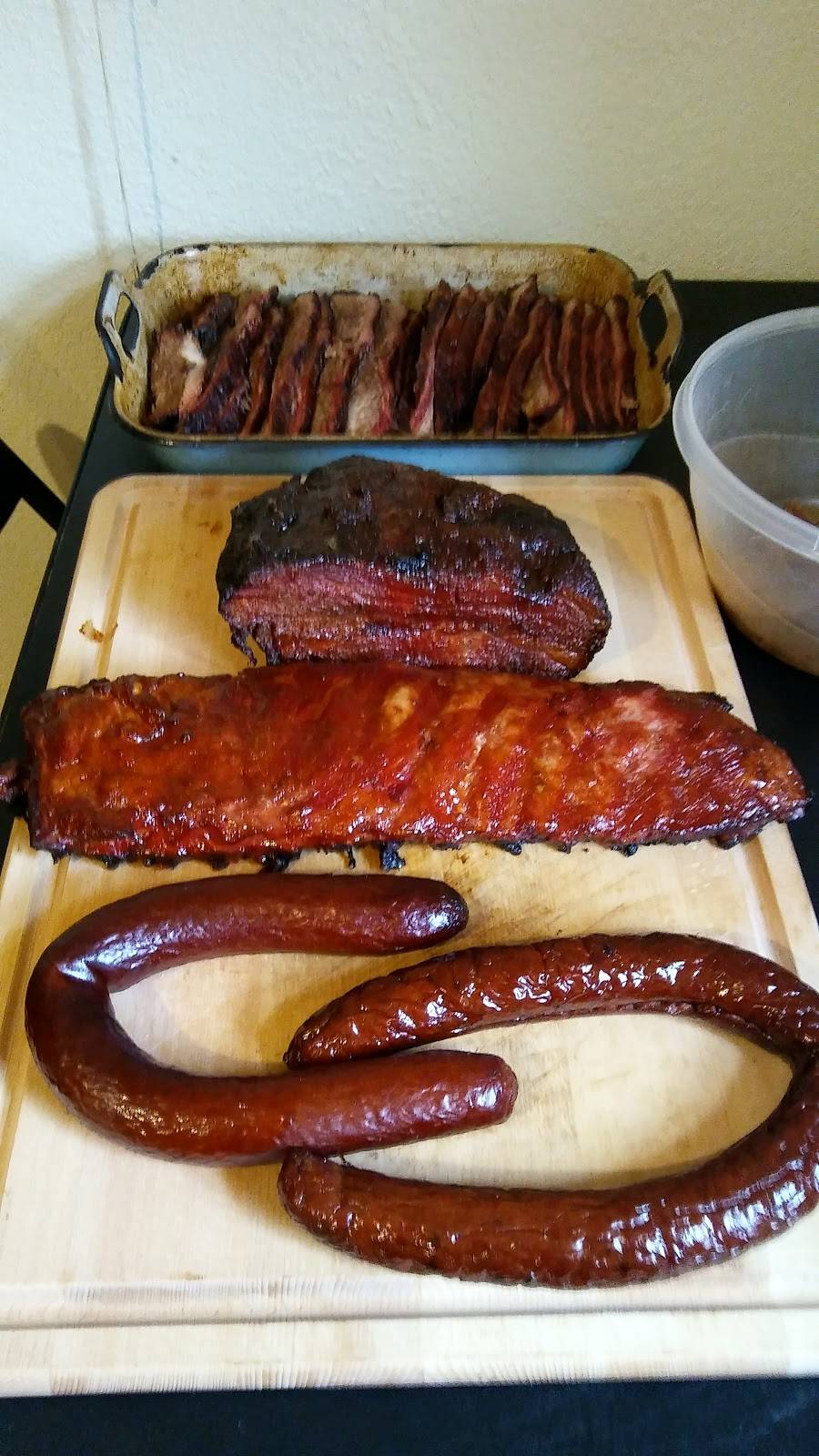 Hale & Sons BBQ & Catering | restaurant | 3450 S Interstate, I-35E TRLR 171, Waxahachie, TX 75165, USA | 2149037443 OR +1 214-903-7443