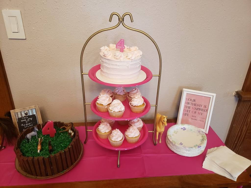 Blackbird Bakery & Cafe | restaurant | 123 E Main St, Staunton, IL 62088, USA | 6186352288 OR +1 618-635-2288