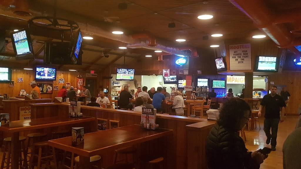 Hooters | restaurant | 1706 S State St, Champaign, IL 61820, USA | 2173557682 OR +1 217-355-7682