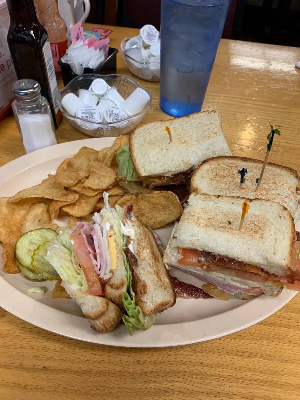 Sue’s Touch of Country Kitchen | restaurant | 2605 Rockford Ln, Louisville, KY 40216, USA | 5024505059 OR +1 502-450-5059