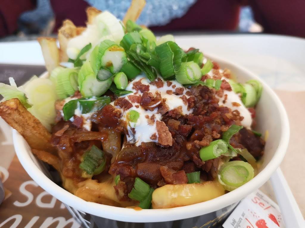New York Fries - Fairview Park Mall | restaurant | 2960 Kingsway Dr Unit F001, Kitchener, ON N2C 1X1, Canada | 5198934490 OR +1 519-893-4490