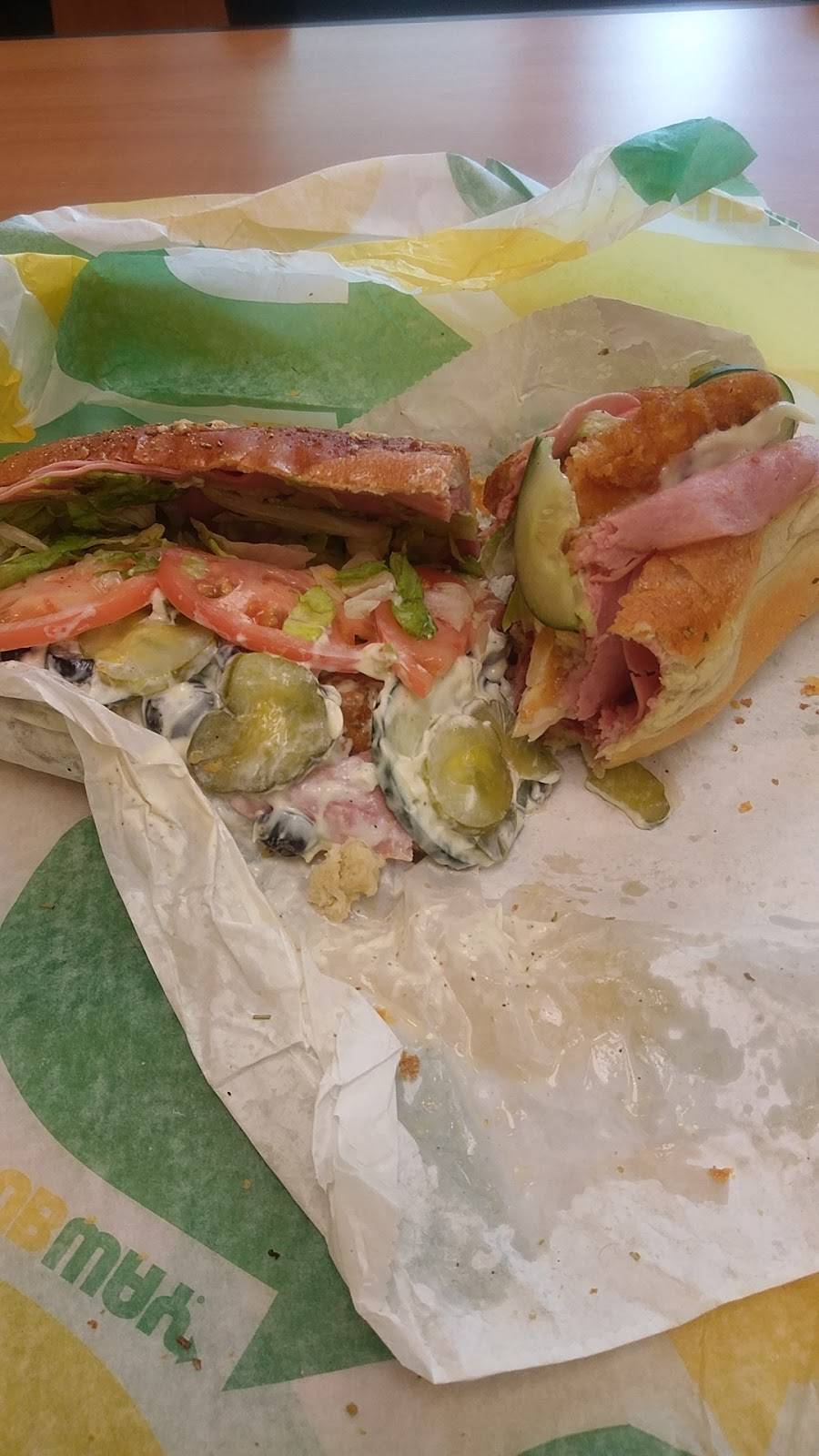 Subway | meal takeaway | 312 E 51st St, Kansas City, MO 64112, USA | 8167561756 OR +1 816-756-1756