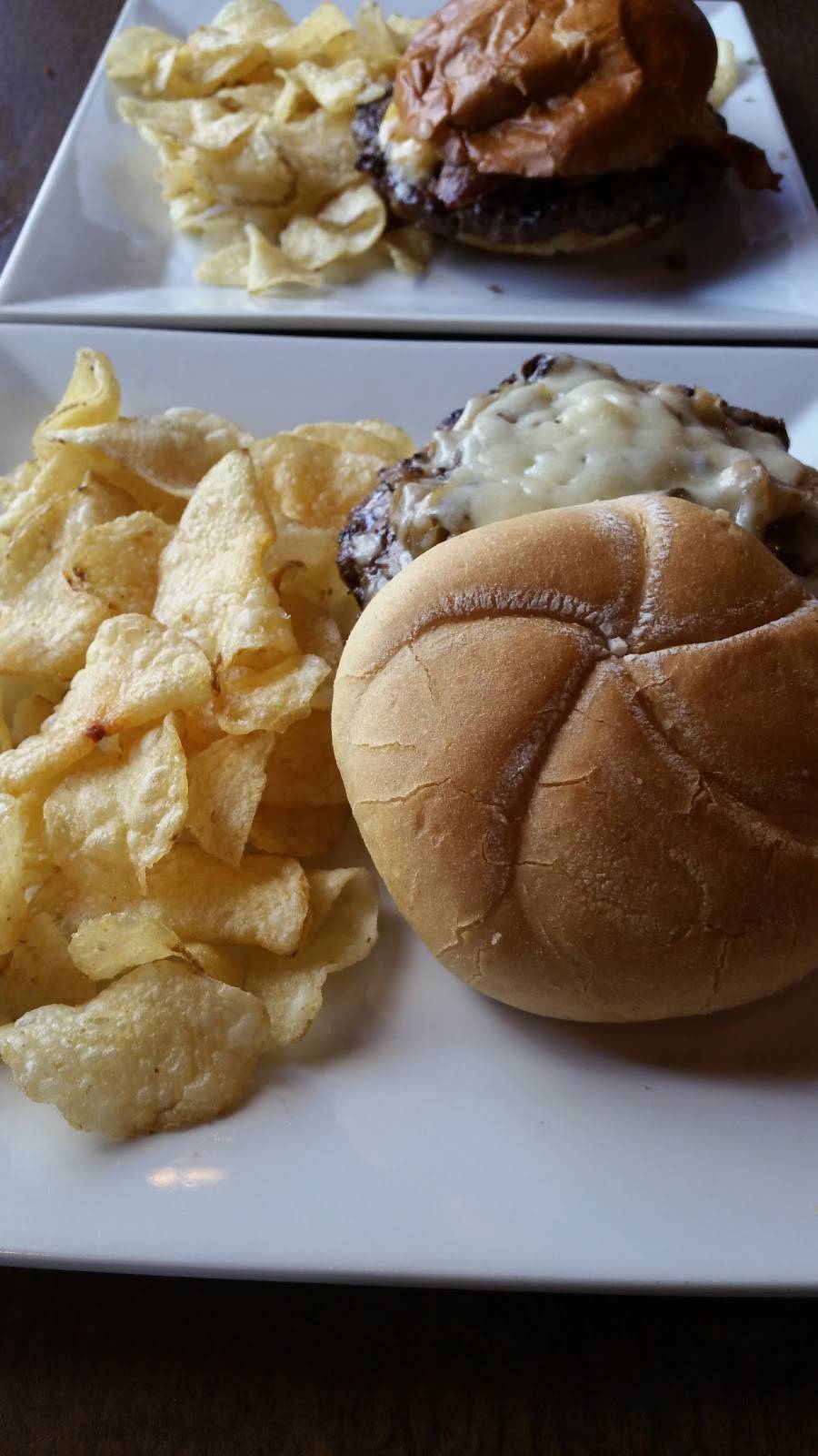 Farrells Lounge Bar & Grill | restaurant | 311 W Dickson St #101, Fayetteville, AR 72701, USA | 4793012220 OR +1 479-301-2220