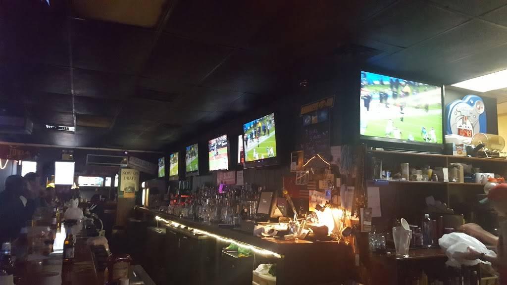 The Long Bar Pub & Grill | restaurant | 4701 Normandy Dr, Tampa, FL 33615, USA | 8138909059 OR +1 813-890-9059