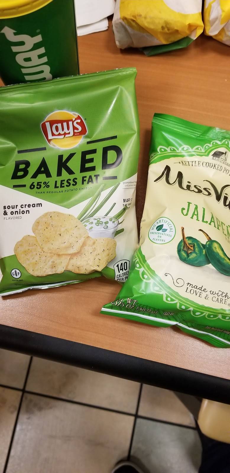 Subway Restaurants | restaurant | Gateway Towne Center, 200 Towne Center Dr #104, Compton, CA 90220, USA | 3108853200 OR +1 310-885-3200