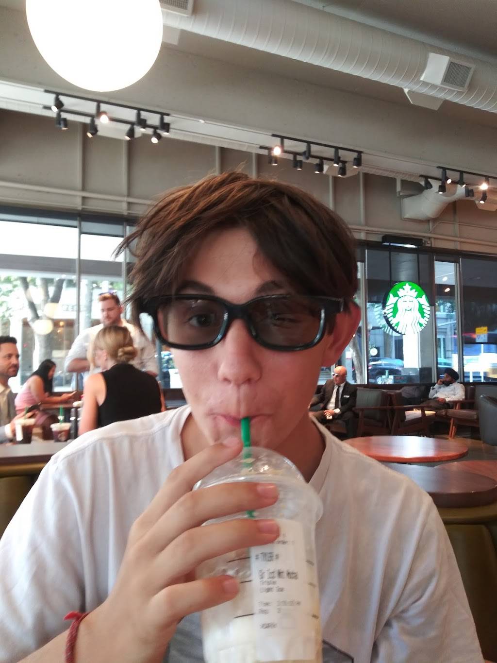 Starbucks | cafe | 1003 L St, Sacramento, CA 95814, USA | 9169300140 OR +1 916-930-0140