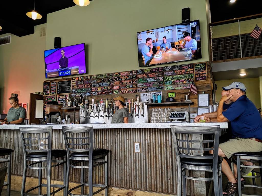 The Back Lot Beer Garden | restaurant | 425 Michigan St, Petoskey, MI 49770, USA | 2318819933 OR +1 231-881-9933