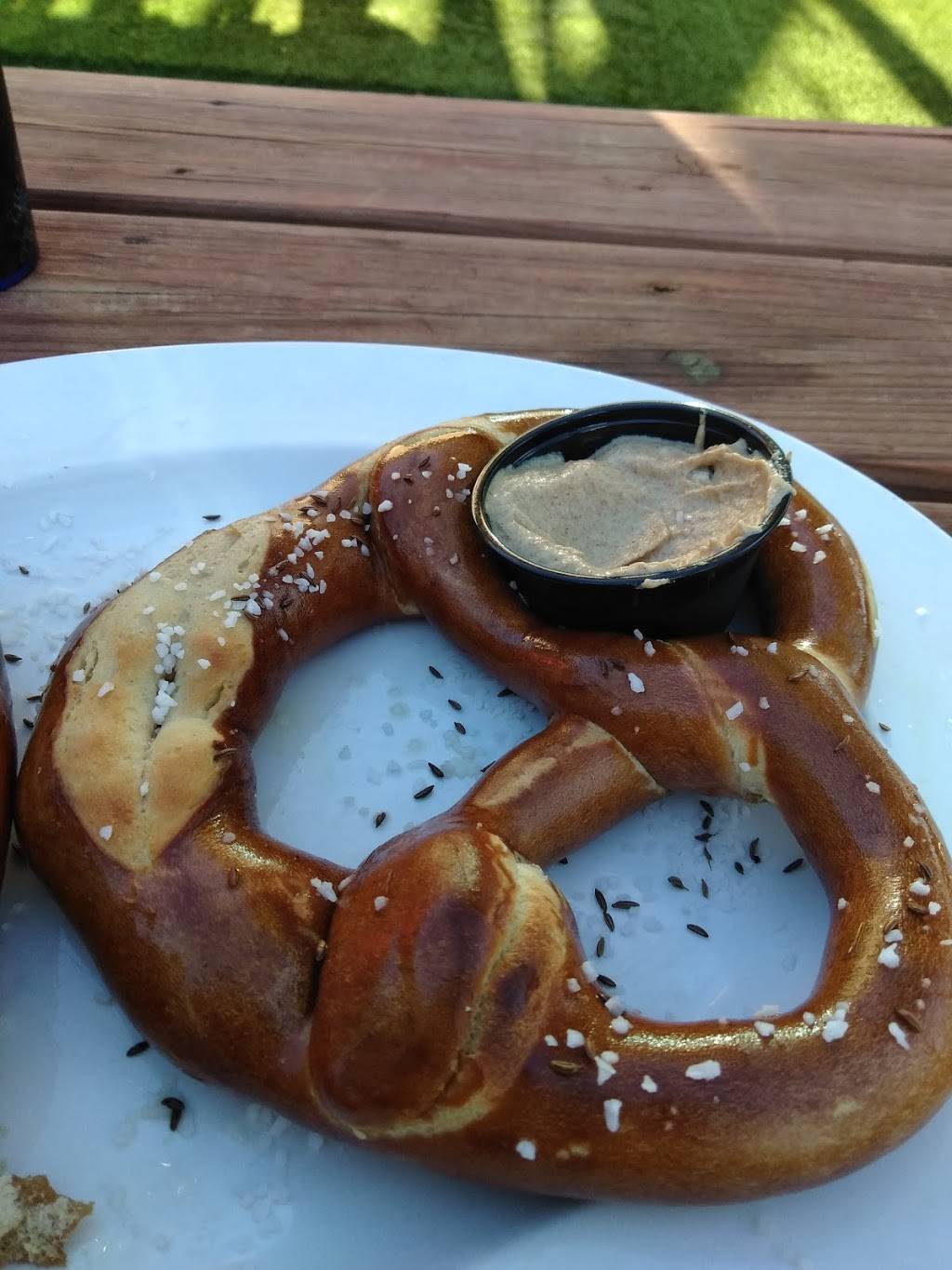 Ironhaus Bierhalle & Garten | restaurant | 5317 151st St, Leawood, KS 66224, USA | 9136013511 OR +1 913-601-3511