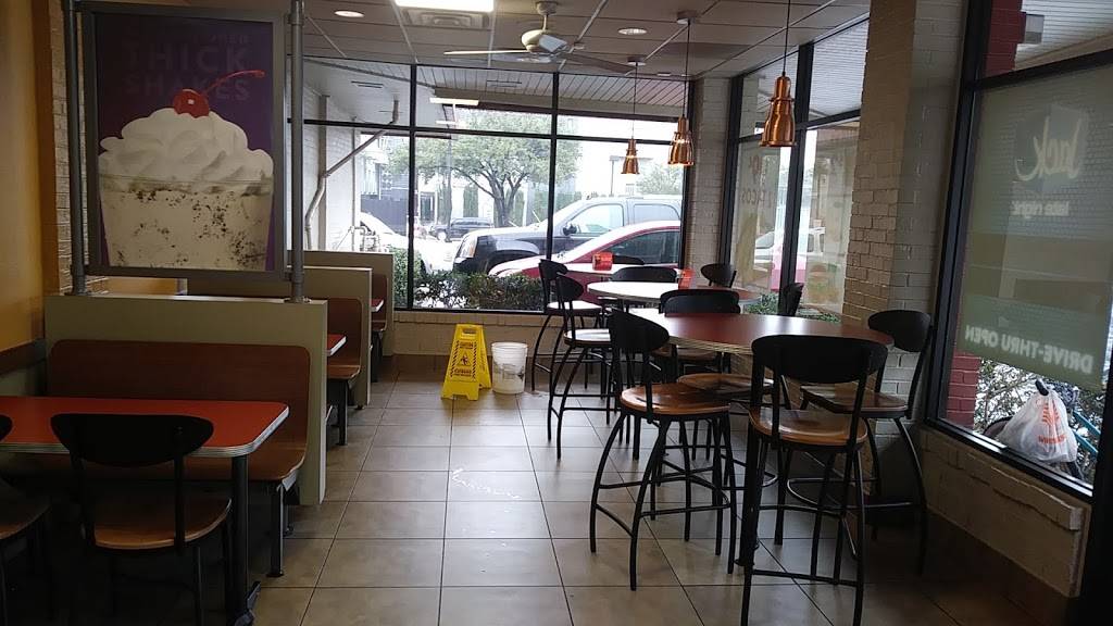 Jack in the Box | restaurant | 3811 Live Oak St, Dallas, TX 75204, USA | 2148262470 OR +1 214-826-2470