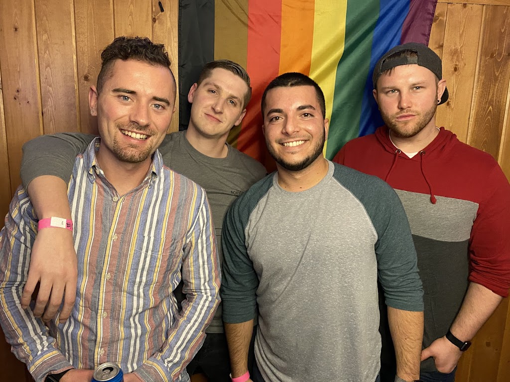 Shot Stop Bar & Grill | restaurant | 4120 Pennsylvania Ave, Kansas City, MO 64111, USA | 8163718814 OR +1 816-371-8814